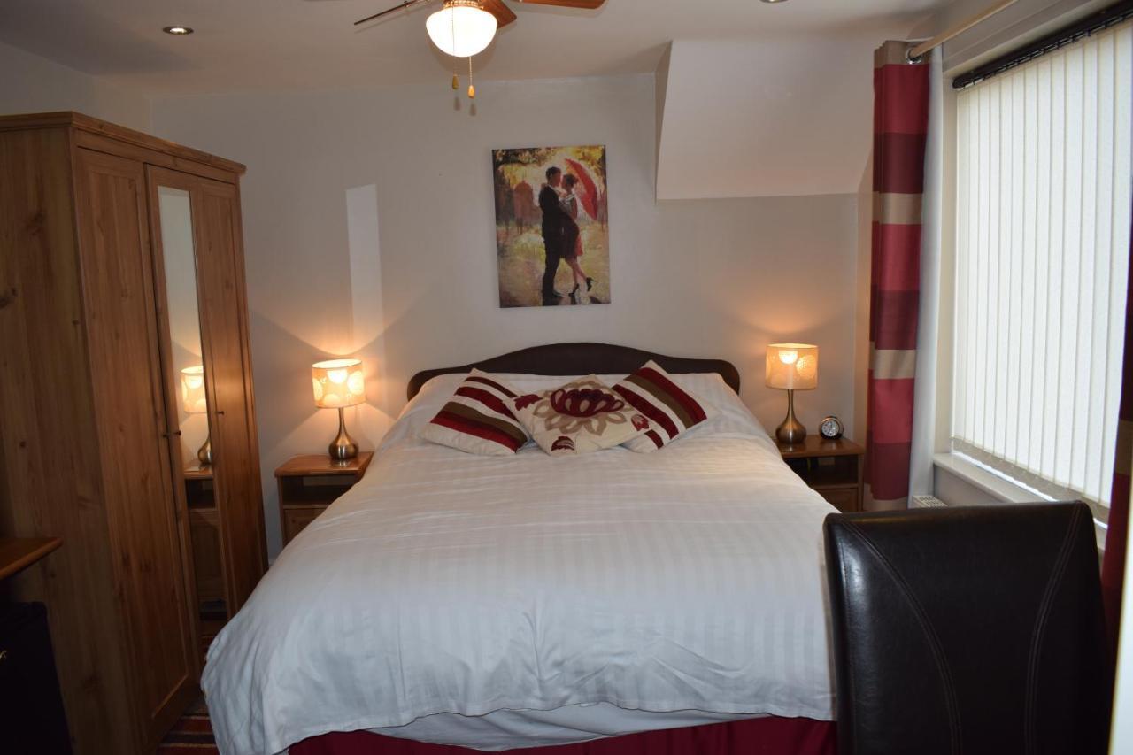 Castle Green Bed And Breakfast Ashbourne  Bagian luar foto